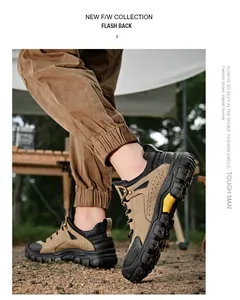 Dettaglio di scarpe da trekking in pelle kaki con punta rinforzata e suola in gomma