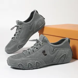 Ανδρικά γκρι casual sneakers από γνήσιο σουέτ με λογότυπο λύκου και αντιολισθητική σόλα