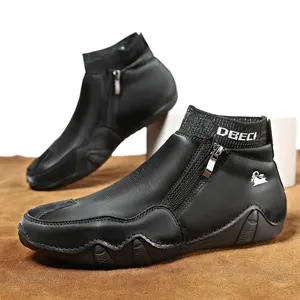 Détail de bottine en cuir noir pour homme avec fermeture éclair latérale argentée