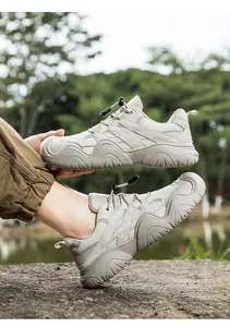 Detail von Outdoor-Wanderschuhen mit atmungsaktivem Mesh und Schnellschnürsystem
