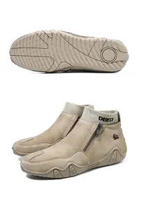 Détail de botte montante beige avec semelle en caoutchouc antidérapante et zip latéral