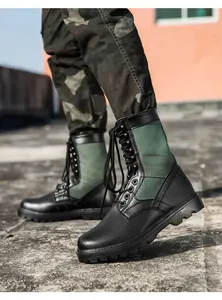 Militärische Taktikstiefel aus Leder und Stoff mit Tarnhose im Außeneinsatz