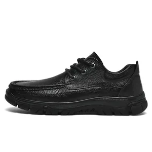 Vue détaillée de chaussures en cuir grainé noir avec semelle en caoutchouc antidérapante
