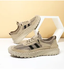 Detailweergave van kaki mesh zomer sneakers met handgenaaide rubberen zolen