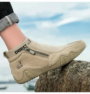 Détail de bottine d'extérieur kaki avec revers en tricot et fermeture éclair latérale