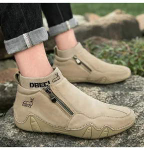 Détail de bottes en cuir avec fermeture éclair latérale et col en maille élastique
