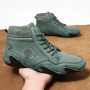 Zapatos casuales de caña alta para hombre en ante verde oscuro con cuello de punto