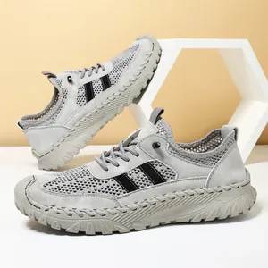 Lichte grijze ademende mesh heren sneakers met antislip rubberen zool voor de zomer