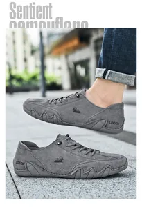 Detail van grijze suède casual herenschoenen met LDECK-logo en golvende antislipzool