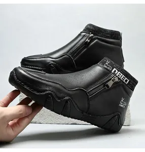 Détail d'une botte en cuir pour homme avec fermeture éclair et col en tricot