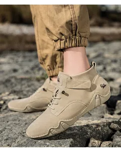 Khaki Outdoor-Stiefel aus Nubukleder mit rutschfester Profilsohle im Detail