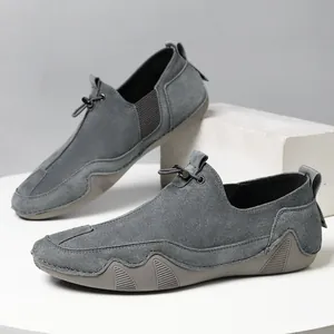 Donkergrijze suède casual loafers met metalen gesp en antislipzool voor dagelijks gebruik