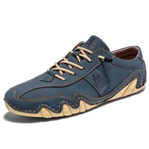 Chaussures décontractées en daim bleu pour hommes avec coutures main et semelles ondulées