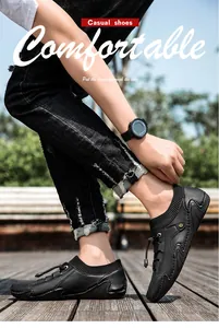 Détails de mocassins en cuir noir avec col en tricot et rivets métalliques pour hommes
