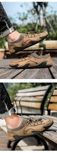 Détail de mocassins en cuir kaki avec semelles souples et fermeture à cordon pratique