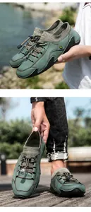 Détails de mocassins en daim pour hommes avec col en maille et cordon de serrage