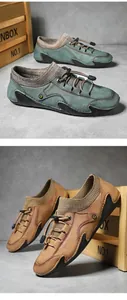 Détail de mocassins en cuir nubuck avec lacets à serrage et semelle en caoutchouc