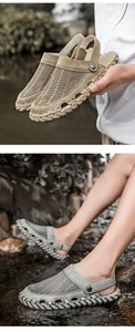 Nahaufnahme atmungsaktiver Herren-Sandalen mit geflochtener Sohle und Fersenriemen