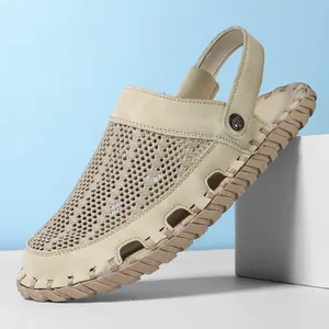 Herren-Sandalen aus atmungsaktivem Mesh in Beige mit verstellbarem Riemen und Handnaht-Sohle