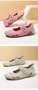 Détail du dessus en mesh respirant et daim sur baskets décontractées à scratch femme