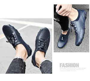 Gros plan de mocassins bleu marine avec cuir perforé et système de laçage rapide