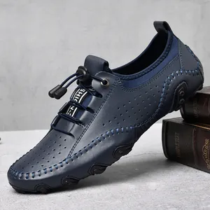Mocassin pour homme en cuir bleu foncé avec perforations et semelle souple antidérapante