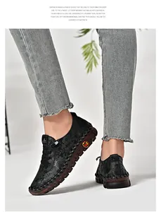 Detail of women's black flat shoes with floral embroidery and durable gum rubber soles