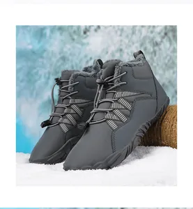 Detailaufnahme der Winterstiefel mit warmem Fleecefutter und wasserfestem Stoffgewebe