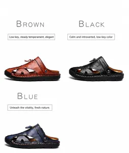 Primer plano de sandalias de cuero para hombre con textura y costuras en marrón, negro y azul
