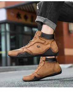 Détails de bottines montantes en daim marron pour homme avec logo latéral et semelle