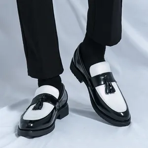 Mocassins à gland pour hommes bicolores noir et blanc avec semelle épaisse