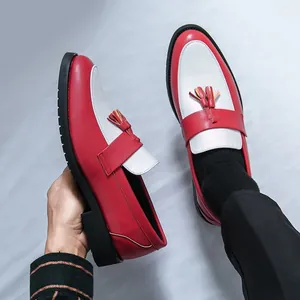 Mocassins à glands pour hommes bicolores rouge et blanc avec semelle noire épaisse chic
