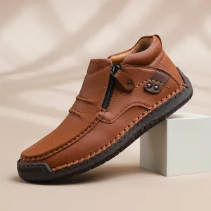 Botas altas de cuero marrón para hombre con cremallera lateral y suela de goma duradera