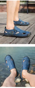 Detailansicht der dunkelblauen Herren-Sportsandalen mit seitlichen Reißverschlüssen