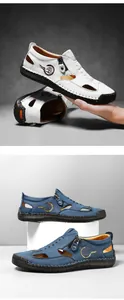 Nahaufnahme von Herrenledersandalen mit atmungsaktiven Cut-Outs und seitlichem Reißverschluss