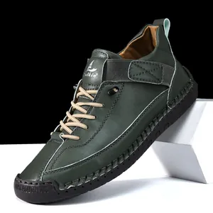 Olivgrüne Outdoor-Freizeitschuhe aus Leder mit Vintage-Nähten und robuster Gummisohle