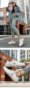 Nahaufnahme weißer Leder-Freizeitschuhe mit atmungsaktiven Löchern und Widder-Logo