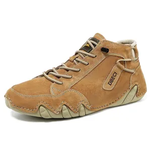 Herren Freizeit-Stiefeletten aus braunem Wildleder mit markanter Gummisohle und Schnürung