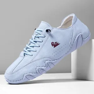Hellblaue Herren Freizeitschuhe mit gewellter Gummisohle und Lederoptik in Low-Top Design