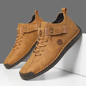 Detailansicht brauner Herren-Lederschuhe mit Stern-Logo und Gummisohlen-Schriftzug