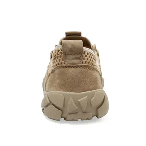 Vue arrière de la chaussure de randonnée kaki en daim avec semelle en caoutchouc