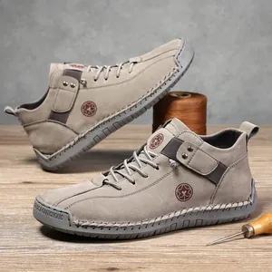 Detailansicht grauer Leder-High-Top-Schuhe mit Handnaht und Sternenlogo im Retro-Stil