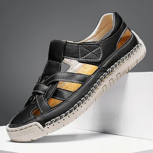 Sandales en cuir noir pour hommes avec coutures contrastées et semelle en gomme