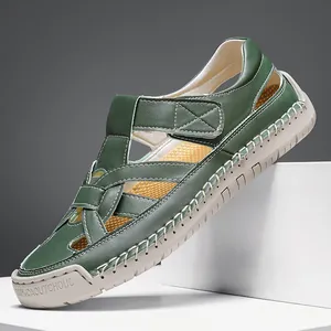Sandales en cuir vert pour hommes avec brides tissées ajourées et détails de couture à la main
