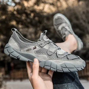 Chaussures de randonnée respirantes pour hommes en gris avec maille et semelles antidérapantes