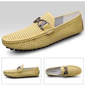 Macrodetail van ademende uitgesneden leren loafers met slipvaste rubberen nopjeszool