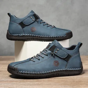 Detailansicht blauer Freizeitschuhe für Herren mit Sternlogo und Handnaht-Design