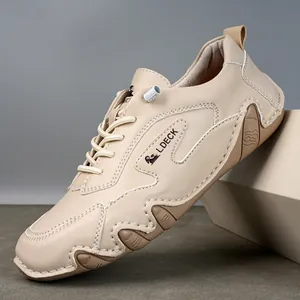 Scarpe casual da uomo in pelle beige con cuciture a mano e suola in gomma resistente