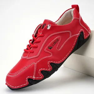 Scarpe casual rosse in pelle traspirante con suola morbida e cuciture a contrasto
