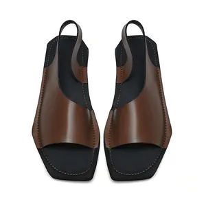 Sandali da uomo in pelle marrone con punta quadrata e suole nere stile romano